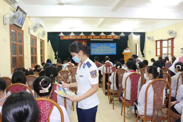 Tuyên truyền Luật Cảnh sát biển Việt Nam và Luật Phòng, chống ma túy cho đoàn viên thanh niên, học sinh quận Dương Kinh
