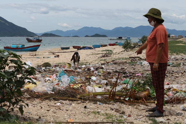 Khánh Hòa: Đảo Điệp Sơn ô nhiễm môi trường bởi rác
