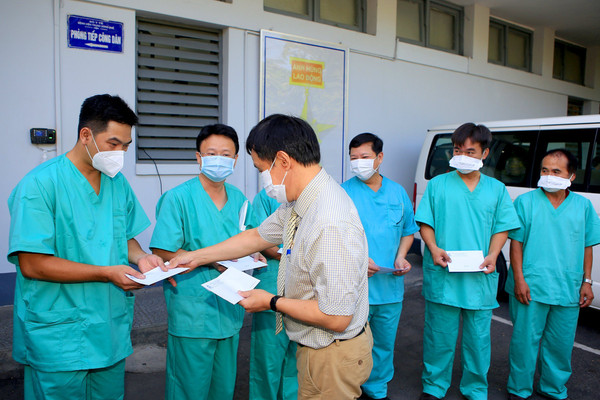 Y, bác sĩ Bệnh viện Trung ương Huế lên đường hỗ trợ tỉnh Phú Yên chống dịch COVID - 19