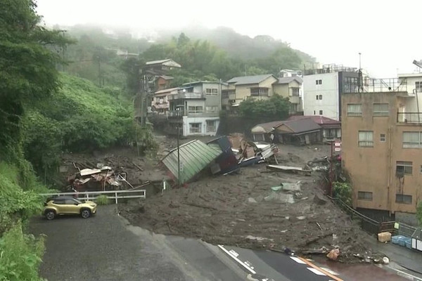Lở đất nghiêm trọng, Nhật Bản khẩn trương cứu hộ
