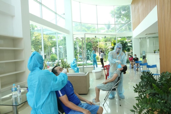 TP.HCM khuyến khích doanh nghiệp tự chi trả chi phí mua test nhanh Covid-19