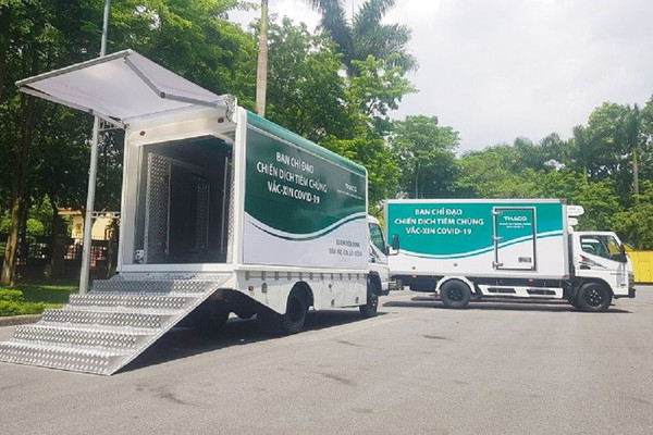 THACO tài trợ 126 xe chuyên dụng vận chuyển vaccine và xe tiêm chủng lưu động