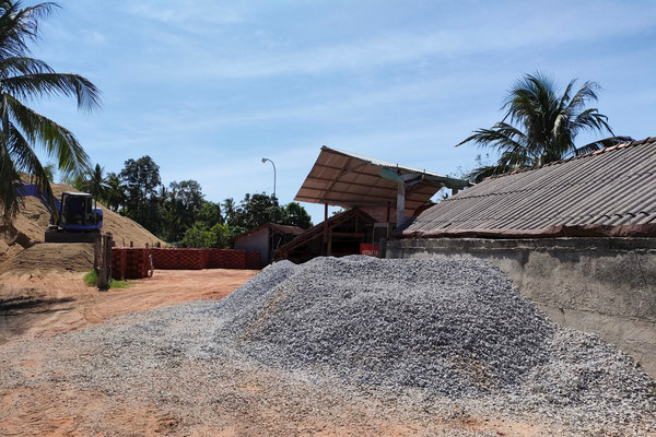 Bình Định: Một hộ dân ở xã Mỹ Lộc sử dụng hàng trăm m2 đất lúa làm bãi vật liệu xây dựng 