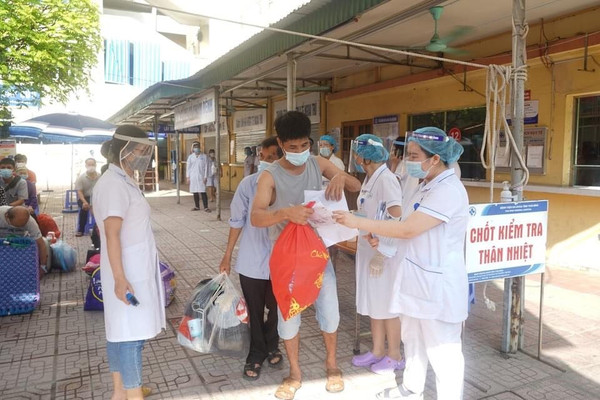 Thái Bình: Hơn 900 người trở về từ các vùng dịch phía Nam được xét nghiệm sàng lọc SARS-CoV-2