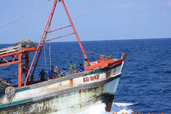 Cảnh sát biển truy đuổi bắt giữ tàu cá vi phạm IUU trên vùng biển Tây Nam