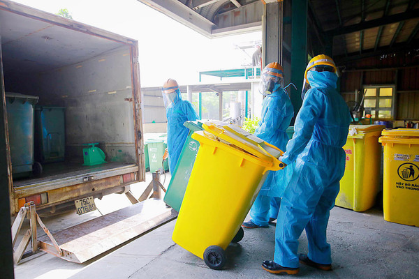 Thừa Thiên Huế: Xử lý, thu gom rác thải an toàn tại các khu cách ly COVID - 19
