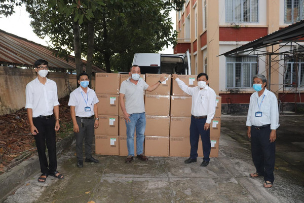 Tiếp tục chi viện cho Miền Nam, Sun Group ủng hộ Tây Ninh hơn 10 tỷ đồng trang thiết bị y tế chống dịch Covid-19