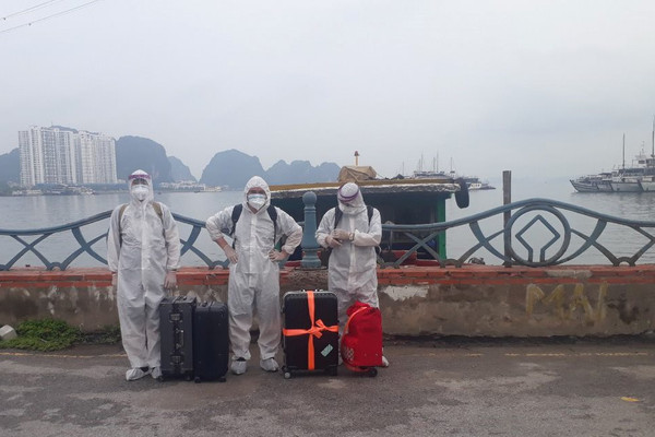 Quảng Ninh: Đưa thêm 3 thuyền viên dương tính với SARS-CoV-2 trên tàu Hony World đi cách ly, điều trị