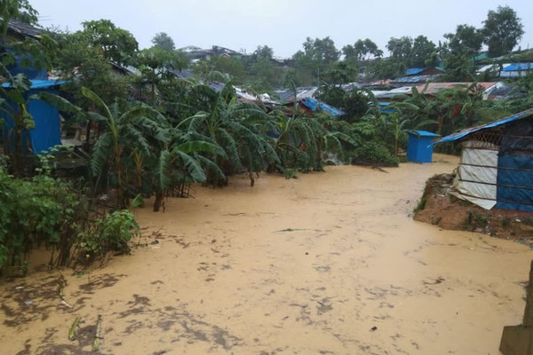 Lũ lụt đổ bộ Bangladesh, hàng nghìn người phải di dời