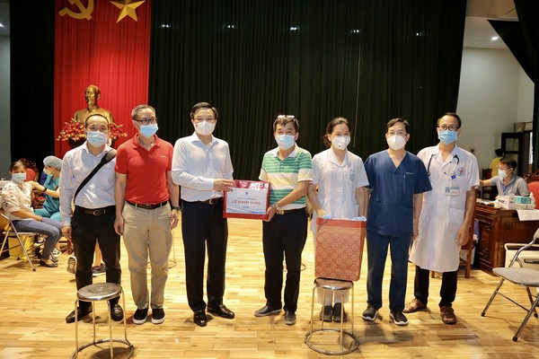 Petrovietnam: Kiểm tra việc tổ chức tiêm vắc-xin cho người lao động tại Thái Bình