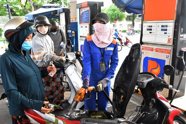Petrolimex giảm giá xăng dầu tại 23 tỉnh thành đang thực hiện Chỉ thị 16