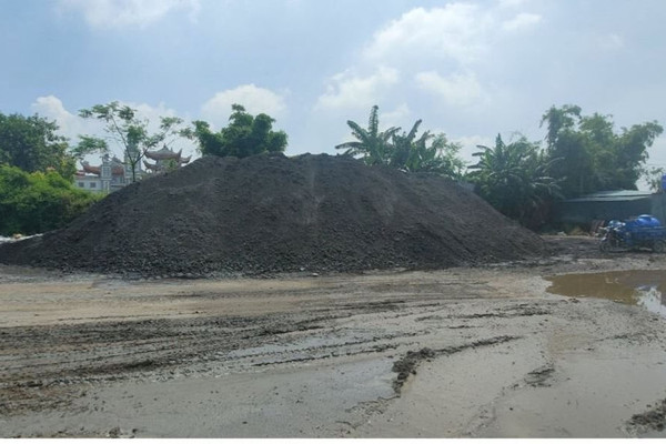 Vũ Thư (Thái Bình): Bãi bồi ven sông thành nơi đổ trộm chất thải