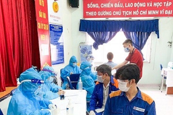 Petrolimex Sài Gòn triển khai tiêm mũi 2 vắc xin phòng Covid-19 cho CBCNV-NLĐ