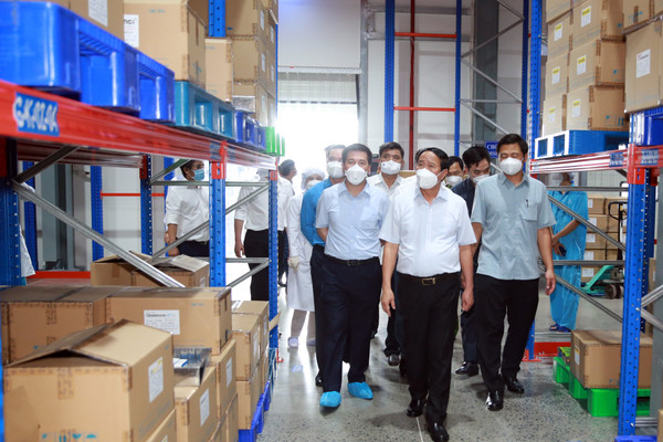 Phó Thủ tướng Lê Văn Thành: Bảo đảm an toàn dịch bệnh mới sản xuất bởi 'còn người, còn của'