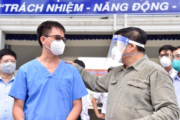 Thủ tướng Phạm Minh Chính kiểm tra, chỉ đạo, động viên công tác chống dịch tại Bình Dương