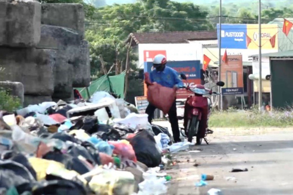 Thị trấn Hương Khê (Hà Tĩnh): Cám cảnh vì rác thải