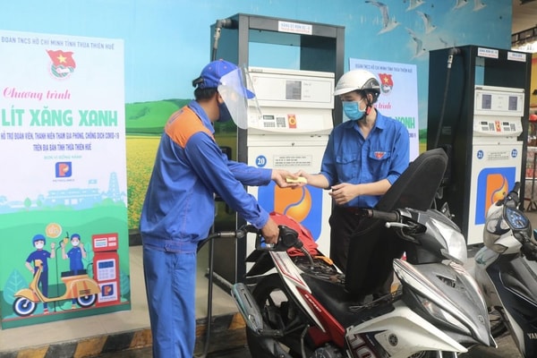 Petrolimex Thừa Thiên Huế hỗ trợ 2.000 lít xăng cho đoàn viên, thanh niên tham gia phòng, chống dịch
