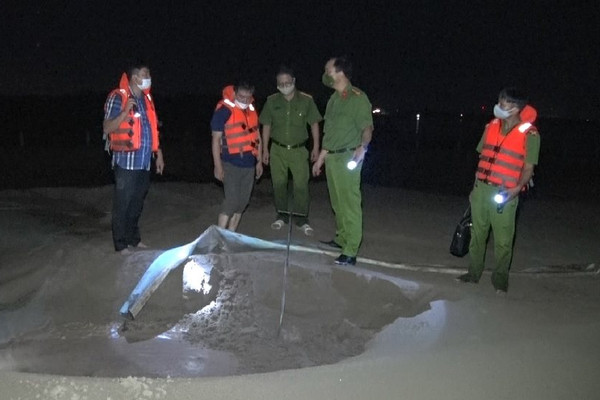 Hà Nam: Cảnh sát môi trường phát hiện vụ khai thác cát trái phép khối lượng lớn