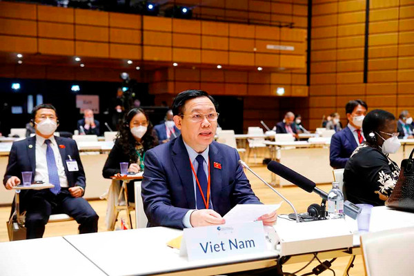 Chủ tịch Quốc hội Vương Đình Huệ: Chuyển đổi nền kinh tế để ứng phó với biến đổi khí hậu