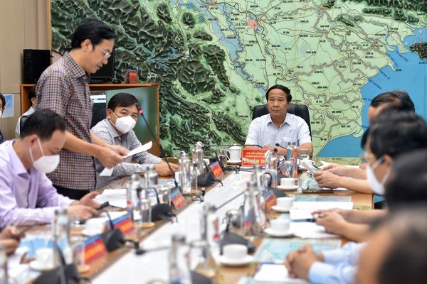 Phó Thủ tướng Lê Văn Thành chủ trì họp khẩn ứng phó bão số 6