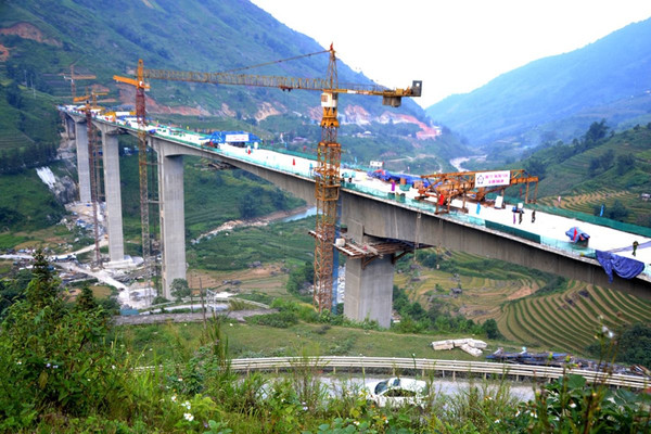 Lào Cai: Hợp long cây cầu cạn cao nhất Việt Nam 