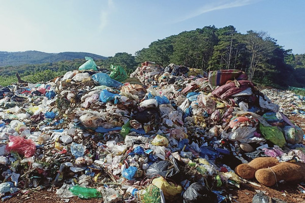 Đắk Nông: Bãi rác trong lòng thị trấn