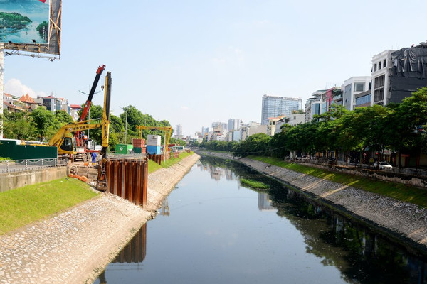 Cận cảnh hệ thống cống thu gom nước thải sông Tô Lịch