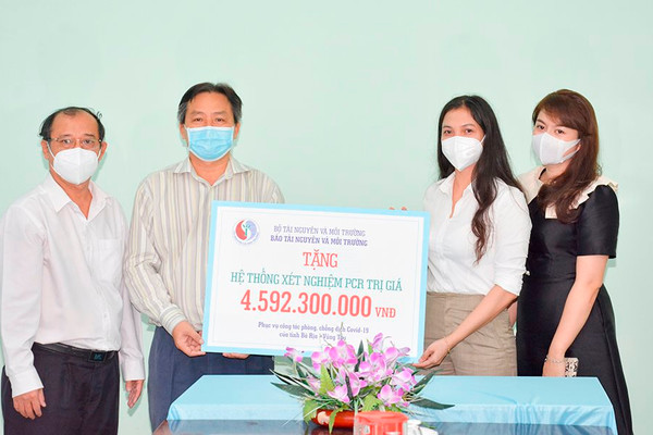 Báo Tài nguyên và Môi trường trao tặng máy xét nghiệm PCR trị giá 4,6 tỷ đồng cho tỉnh Bà Rịa – Vũng Tàu