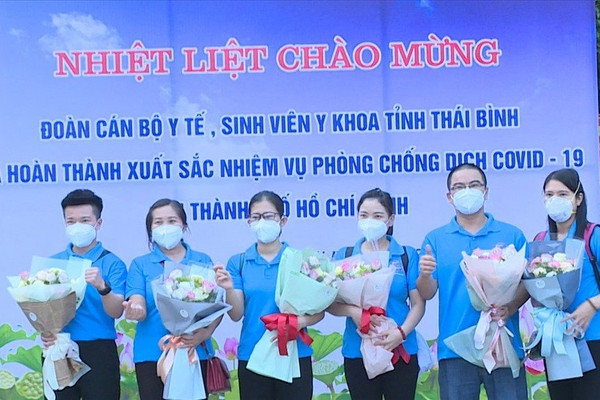 Thái Bình: Đón 78 cán bộ y tế tham gia chống dịch tại TP HCM về địa phương
