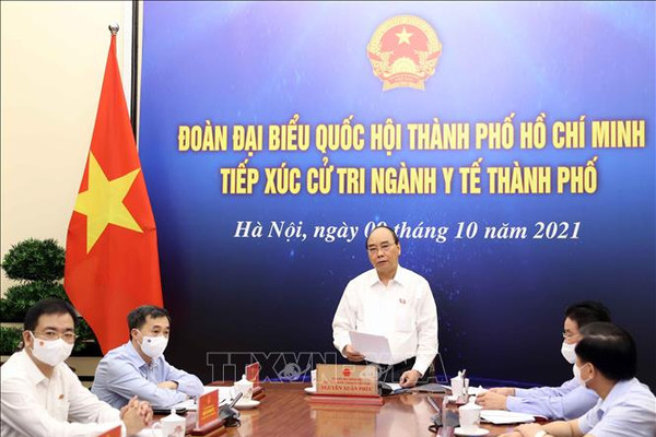 Chủ tịch nước Nguyễn Xuân Phúc tiếp xúc cử tri ngành y tế TP Hồ Chí Minh
