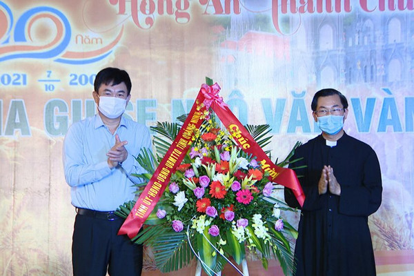 Lãnh đạo tỉnh Quảng Ninh thăm giáo dân Giáo xứ Trà Cổ
