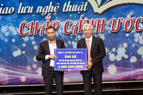T&T Group hỗ trợ 3,5 tỷ đồng giúp học sinh nghèo học giỏi của tỉnh Hà Tĩnh vào đại học