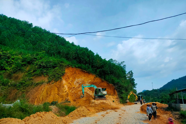 Thanh Hóa: Chủ tịch xã cho lấy hàng nghìn mét khối đất phục vụ công trình