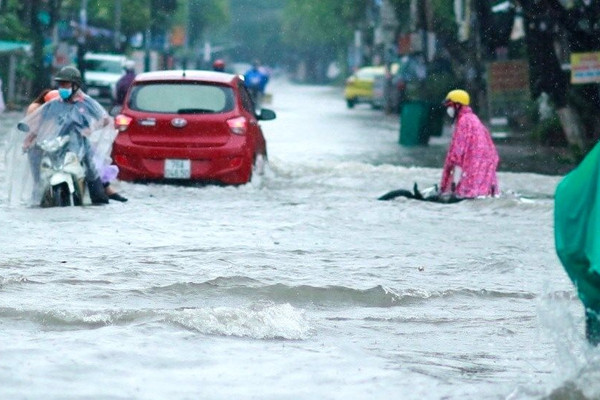 Mưa không ngớt, nhiều khu vực ở Quảng Nam, Quảng Ngãi chìm trong biển nước 