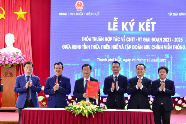 Thừa Thiên - Huế hợp tác với 2 Tập đoàn Viettel và VNPT