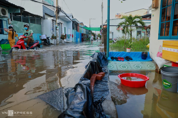 Triều cường tại TP. Hồ Chí Minh lên nhanh, cảnh báo ngập lụt diện rộng
