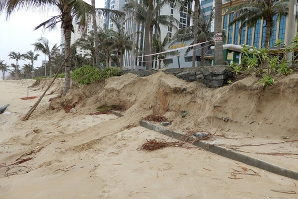 Chống sạt lở ở bờ biển ở Đà Nẵng: Cần thiết lập hành lang bảo vệ