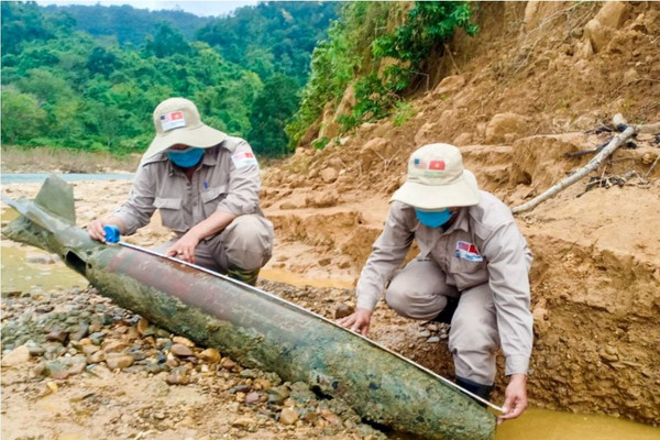 Quảng Trị: Sau mưa lớn, phát hiện 2 quả bom hơn 567 kg tại huyện miền núi