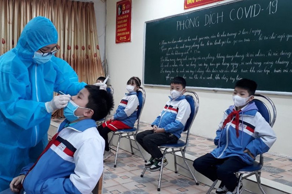 Quảng Ninh tổ chức xét nghiệm sàng lọc SARS-CoV-2 tại các trường học trên địa bàn