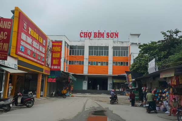Bỉm Sơn (Thanh Hóa): 11 ki ốt xây dựng sai giấy phép xây dựng sau ba năm vẫn “án ngữ”