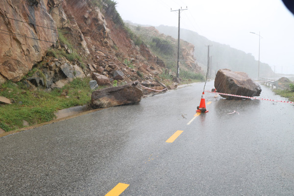 Ninh Thuận: Xuất hiện mưa đặc biệt to và lũ ở mức xấp xỉ báo động khẩn cấp