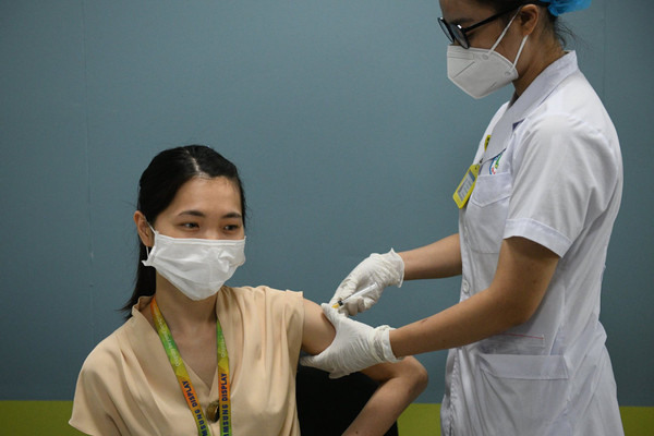 Việt Nam ghi nhận thêm 9.889 ca nhiễm COVID-19 tại 57 tỉnh, thành phố