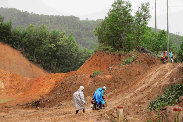 Bình Định: Đánh giá địa chất những điểm sạt lở