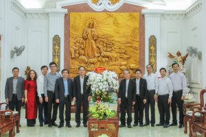 Thứ trưởng Bộ Nội vụ Vũ Chiến Thắng chúc mừng Giáng sinh sớm Tòa Giám mục Thái Bình và Giám mục Phêrô Nguyễn Văn Đệ