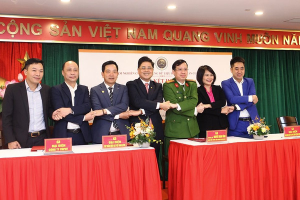 Tập đoàn Điện lực Việt Nam và Bộ Công an ký kết thỏa thuận hợp tác