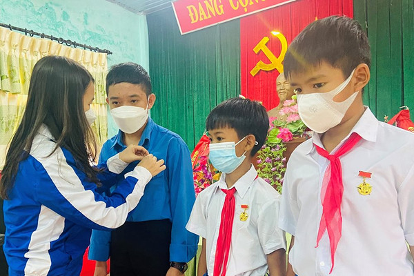 Quảng Trị: Trao huy hiệu “Tuổi trẻ dũng cảm” cho 3 học sinh cứu người đuối nước