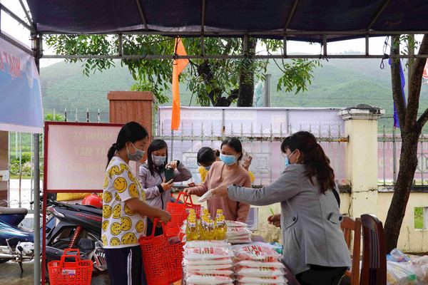 Bình Định: Phụ nữ Vân Canh hạn chế sử dụng túi ni lông
