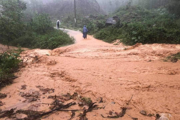 Thừa Thiên - Huế: Mưa lớn kéo dài, nhiều nơi ngập lụt và sạt lở