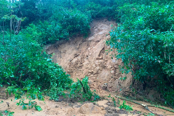 Thừa Thiên - Huế: Sạt lở núi nghiêm trọng, di dân khẩn cấp