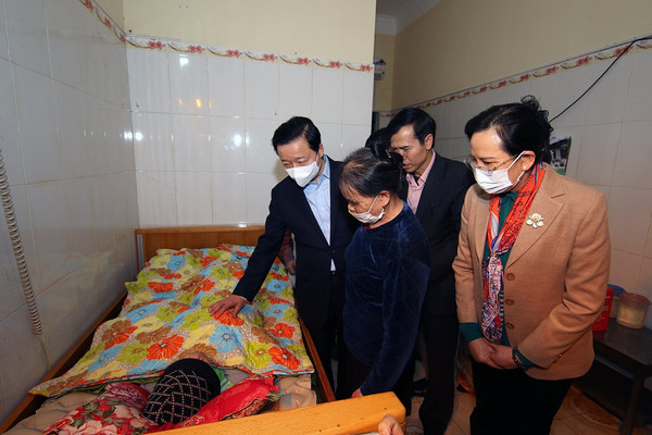 Bộ trưởng Trần Hồng Hà thăm, tặng quà thương bệnh binh Trung tâm Điều dưỡng thương binh Kim Bảng – Hà Nam